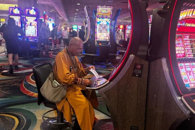 Buddhist Monk Goes Viral for Playing Slots in Las Vegas Casino