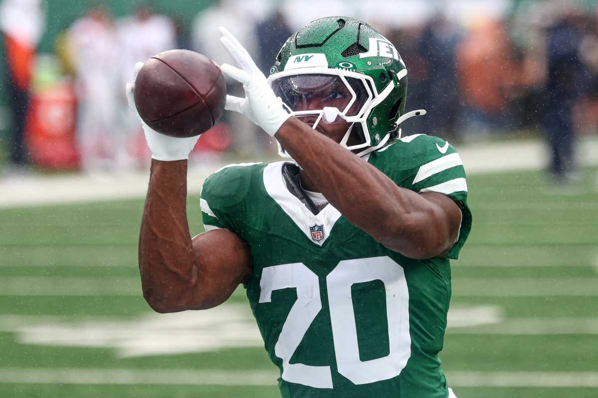 Jets’ Aaron Glenn shoots down Breece Hall trade rumors | amNewYork