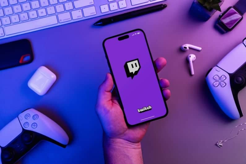 xQc Provides Proof to Highlight Prevalence of Viewbotting on Twitch