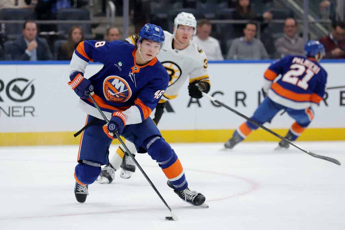 Matthew Schaefer has ‘a target on his back,’ but Islanders’ teammates ready to rumble when called on | amNewYork