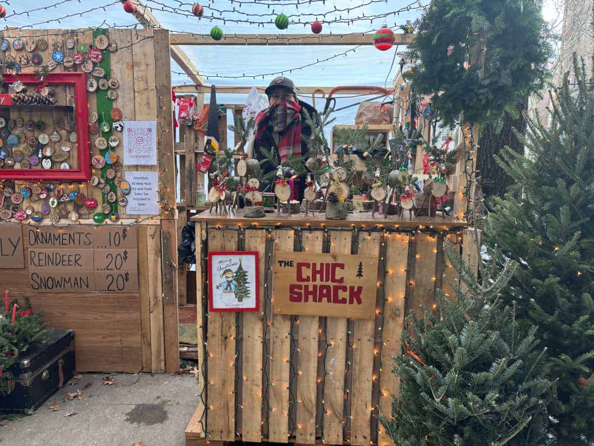 Christmas tree street vendors in NYC keep New Yorkers ‘pine’-ing for some holiday spirit – amNewYork