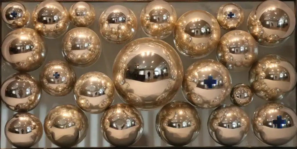 timetateglassmirrorbubblesbluecrosses170